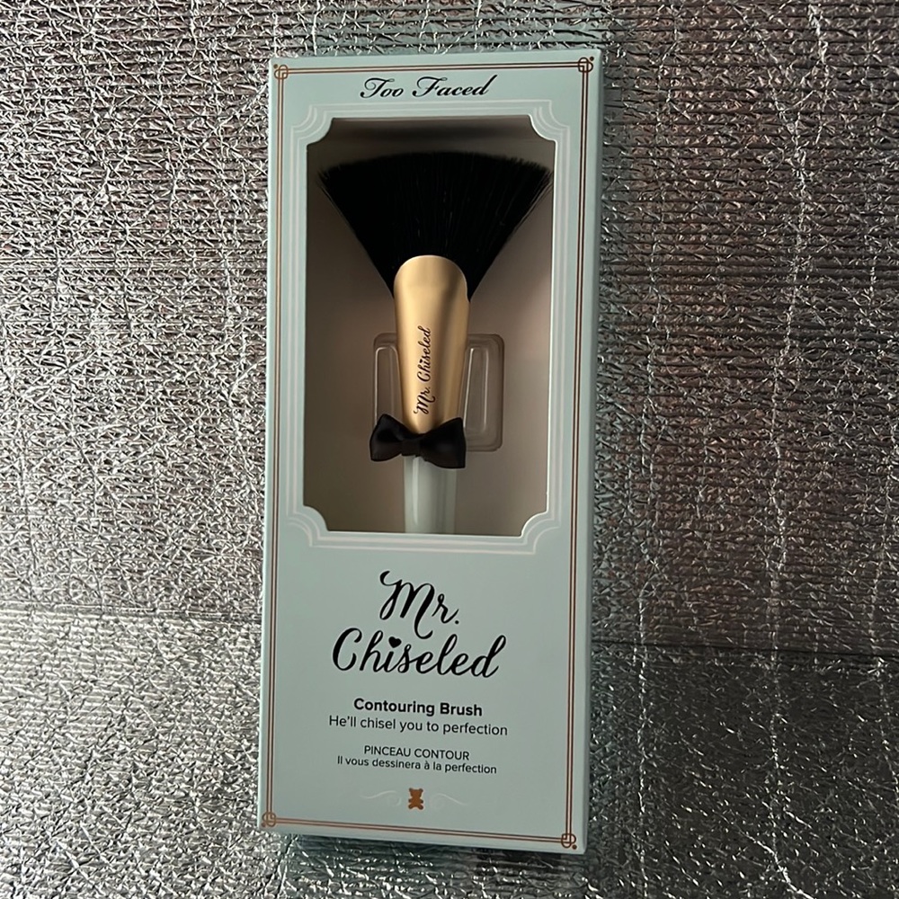 Too Faced Mr. Chiseled Contouring Brush